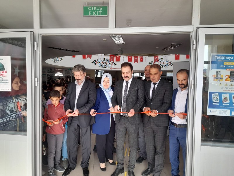 Kaymakamımız Sayın İsmail BATTAL,Acıgöl İmam Hatip Lisesinde düzenlenen Kitap Tanıtım Günleri açılışına katıldı. 